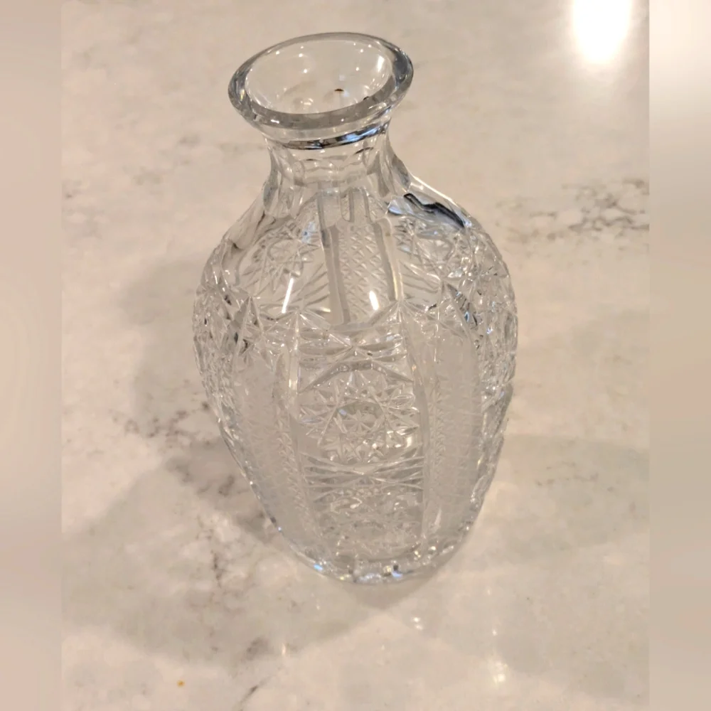Elegant Crystal Cut Glass  Decanter 7.5